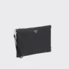 Estuche de Re-Nylon y piel Saffiano Estuche de Re-Nylon y piel Saffiano