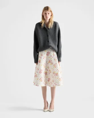 Falda circular de satén acolchado con estampado floral