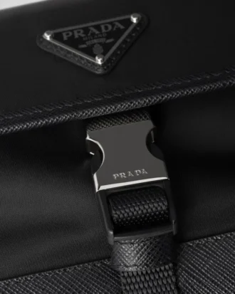 Funda para smartphone de Re-Nylon y piel Saffiano