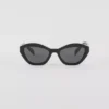 Gafas de sol con el logotipo de Prada Gafas de sol con el logotipo de Prada