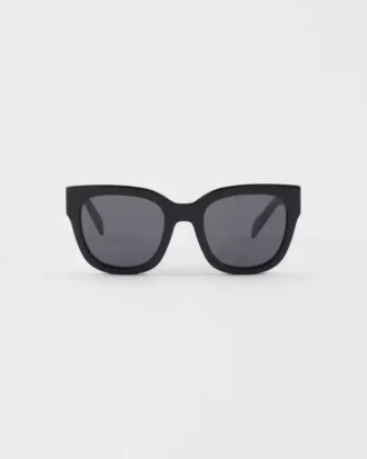 Gafas de sol con el logotipo de Prada