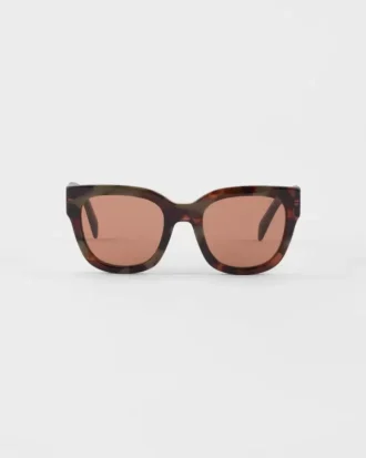 Gafas de sol con el logotipo de Prada