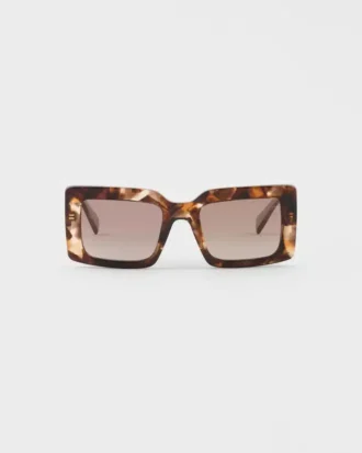 Gafas de sol con el logotipo de Prada