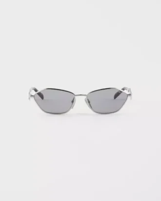 Gafas de sol con el logotipo de Prada