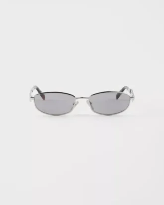 Gafas de sol con el logotipo de Prada