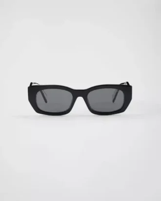 Gafas de sol con el logotipo de Prada