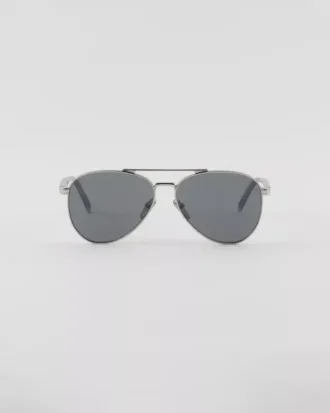 Gafas de sol con el logotipo de Prada