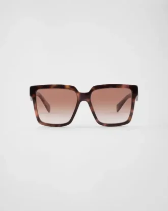 Gafas de sol con el logotipo de Prada
