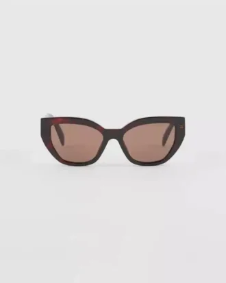 Gafas de sol con el logotipo de Prada