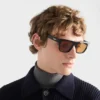 Gafas de sol con el logotipo de Prada