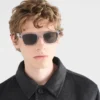 Gafas de sol con el logotipo de Prada