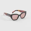 Gafas de sol con el logotipo de Prada Gafas de sol con el logotipo de Prada