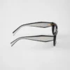 Gafas de sol con el logotipo de Prada Gafas de sol con el logotipo de Prada