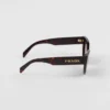 Gafas de sol con el logotipo de Prada Gafas de sol con el logotipo de Prada