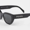 Gafas de sol con el logotipo de Prada Gafas de sol con el logotipo de Prada