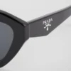 Gafas de sol con el logotipo de Prada Gafas de sol con el logotipo de Prada
