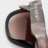 Gafas de sol con el logotipo de Prada Gafas de sol con el logotipo de Prada