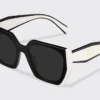 Gafas de sol con el logotipo de Prada Gafas de sol con el logotipo de Prada
