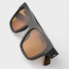 Gafas de sol con el logotipo de Prada