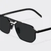 Gafas de sol con el logotipo de Prada Gafas de sol con el logotipo de Prada