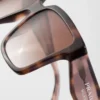 Gafas de sol con el logotipo de Prada Gafas de sol con el logotipo de Prada