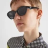 Gafas de sol con el logotipo de Prada Gafas de sol con el logotipo de Prada