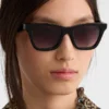 Gafas de sol con el logotipo de Prada Gafas de sol con el logotipo de Prada