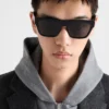 Gafas de sol con el logotipo de Prada