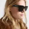 Gafas de sol con el logotipo de Prada Gafas de sol con el logotipo de Prada