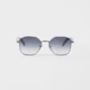 Gafas de sol con la icónica placa metálica