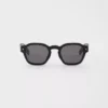 Gafas de sol con la icónica placa metálica Gafas de sol con la icónica placa metálica