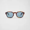 Gafas de sol con la icónica placa metálica Gafas de sol con la icónica placa metálica