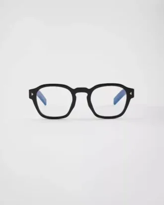 Gafas de sol con la icónica placa metálica