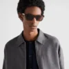 Gafas de sol con la icónica placa metálica Gafas de sol con la icónica placa metálica