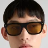 Gafas de sol con la icónica placa metálica Gafas de sol con la icónica placa metálica