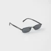 Gafas de sol con la icónica placa metálica