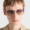 Gafas de sol con la icónica placa metálica Gafas de sol con la icónica placa metálica