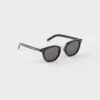 Gafas de sol con la icónica placa metálica