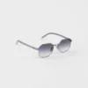 Gafas de sol con la icónica placa metálica