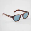 Gafas de sol con la icónica placa metálica Gafas de sol con la icónica placa metálica
