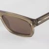 Gafas de sol con la icónica placa metálica Gafas de sol con la icónica placa metálica