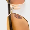 Gafas de sol con la icónica placa metálica