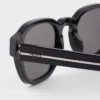 Gafas de sol con la icónica placa metálica Gafas de sol con la icónica placa metálica