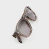 Gafas de sol con la icónica placa metálica Gafas de sol con la icónica placa metálica