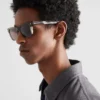 Gafas de sol con la icónica placa metálica Gafas de sol con la icónica placa metálica