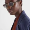Gafas de sol con la icónica placa metálica Gafas de sol con la icónica placa metálica