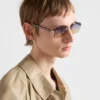 Gafas de sol con la icónica placa metálica Gafas de sol con la icónica placa metálica