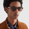 Gafas de sol con la icónica placa metálica Gafas de sol con la icónica placa metálica