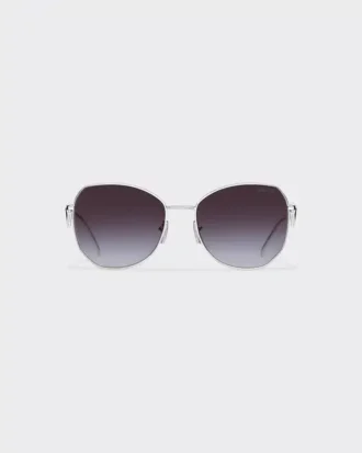Gafas de sol con logotipo triangular