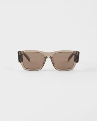 Gafas de sol con logotipo triangular